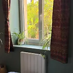 Ubytování v soukromí Boheme Avec Salle De Bain Privee Et Vue Jardin Campagne Bordelaise *