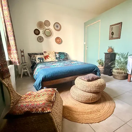 Boheme Avec Salle De Bain Privee Et Vue Jardin Campagne Bordelaise * Villenave-de-Rions
