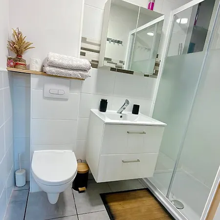 Boheme Avec Salle De Bain Privee Et Vue Jardin Campagne Bordelaise 홈스테이 *