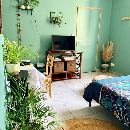 Boheme Avec Salle De Bain Privee Et Vue Jardin Campagne Bordelaise Kwatera prywatna