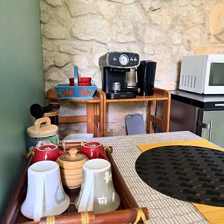 Boheme Avec Salle De Bain Privee Et Vue Jardin Campagne Bordelaise 홈스테이